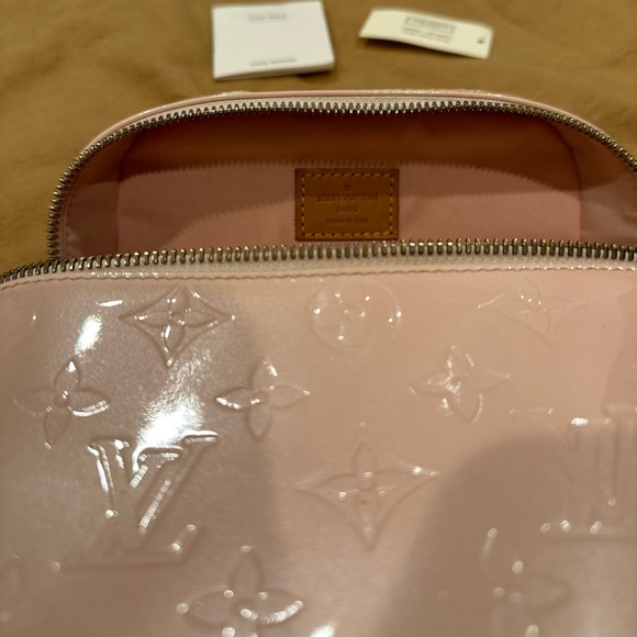 Authentic Louis Vuitton pink(“marshmallow”) Vernis Vertical Sullivan Crossbody - Picture 7 of 12